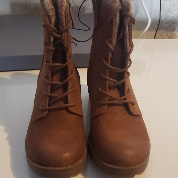 Boots - Picture 2 of 3
